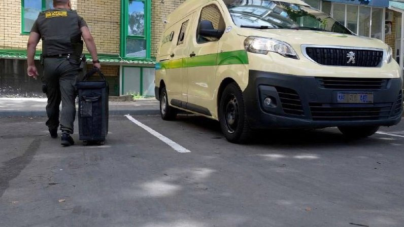 Инкассатор Сбербанка