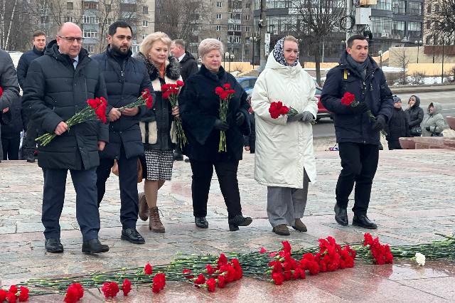 Церемония возложения цветов