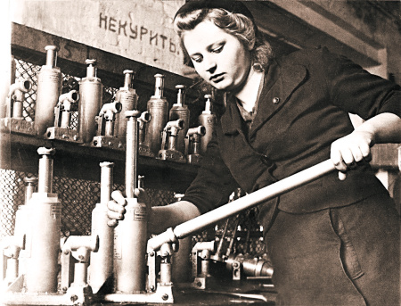 Исторические кадры «Гидромаша» - 1945 год