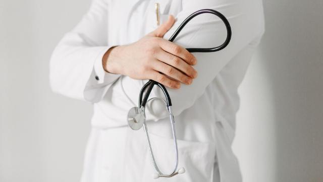 Работник «Синтез-ПКЖ» получил тяжелые травмы при загрузке смесителя карбонильным железом