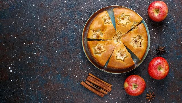 шарлотка и яблоки