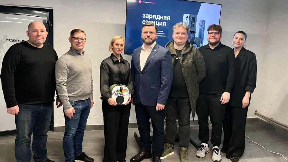Юрий Станкевич на производстве ЭЗС для электрокаров в технопарке «Волга»