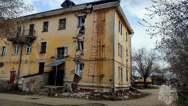 Аварийный дом