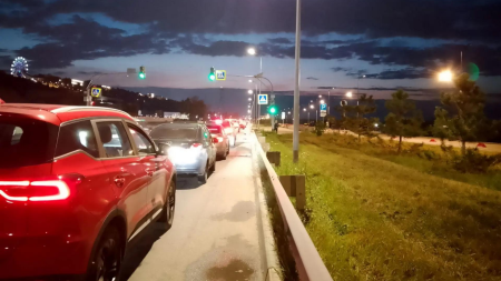 Очередь к АЗС на Гребном канале