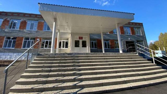 школа в селе Плесс