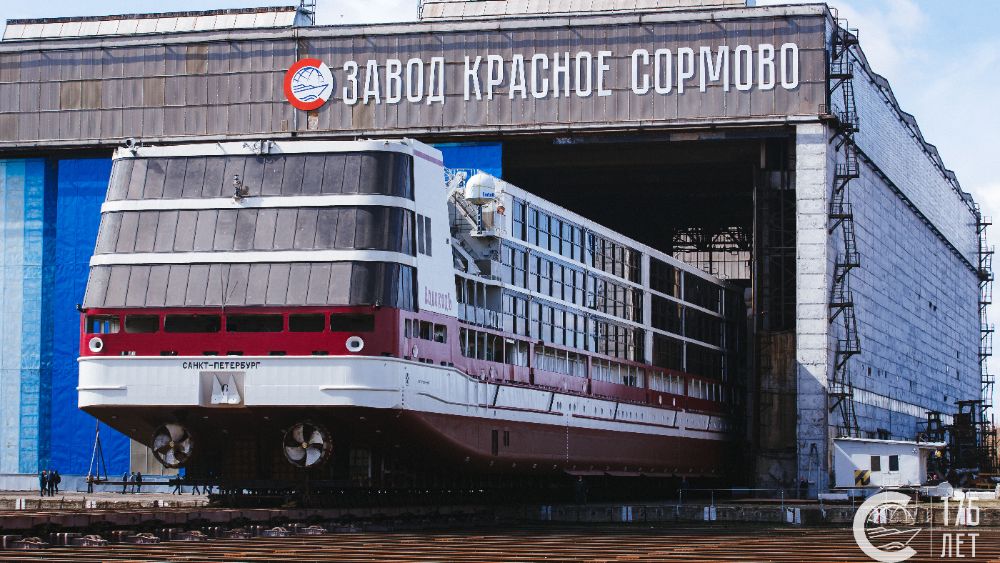 Лайнер «Мустай Карим»