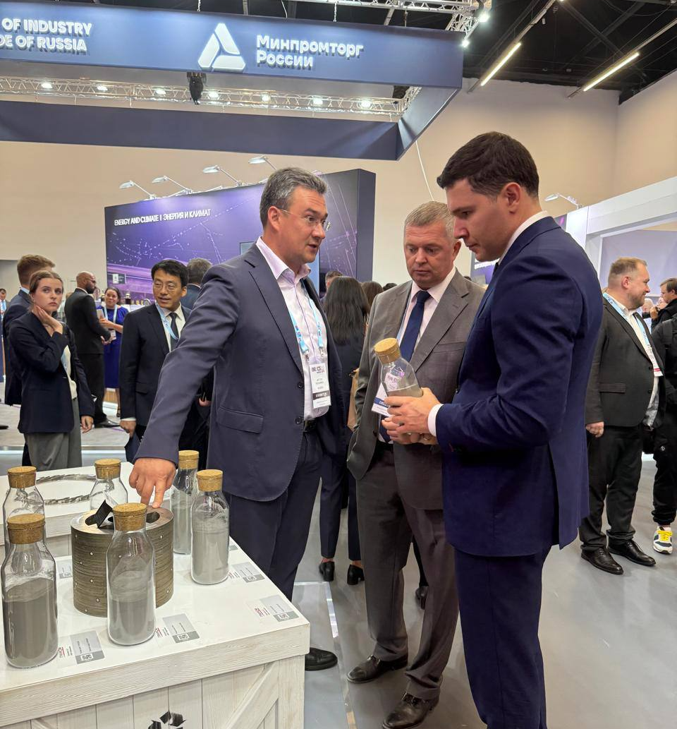 Продукцию «Гранкома» представили Антону Алиханову