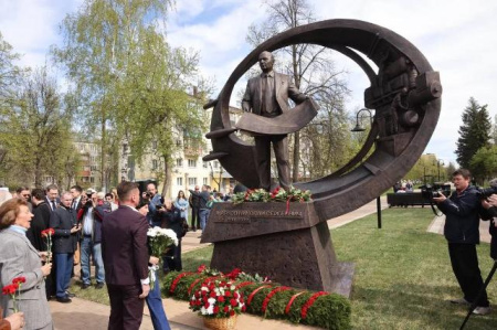 Памятник Николаю Жаркову