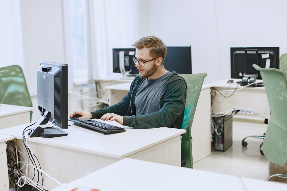 Молодой мужчина