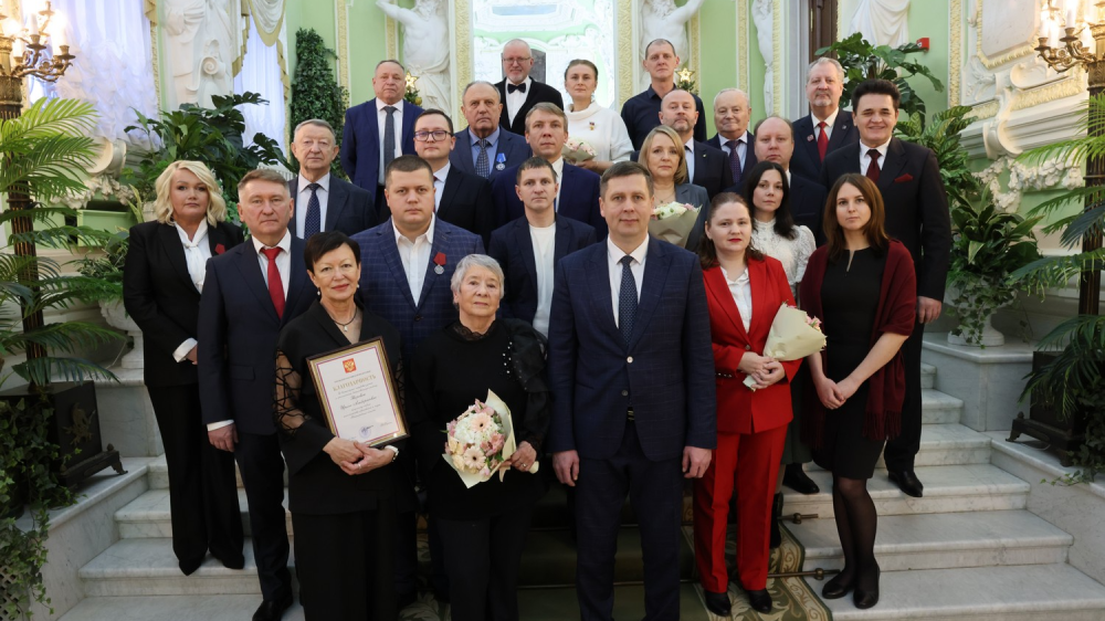 Госнаграды вручил замгубернатора Андрей Гнеушев