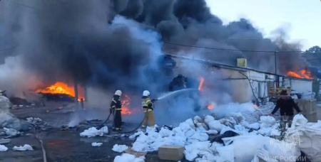 пожар на базе вторичного сырья