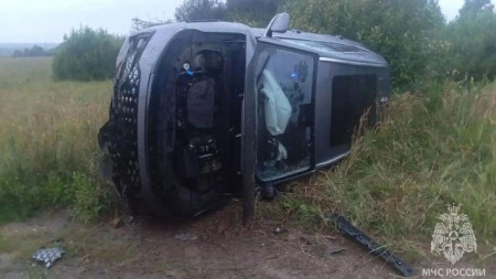 перевернутый автомобиль