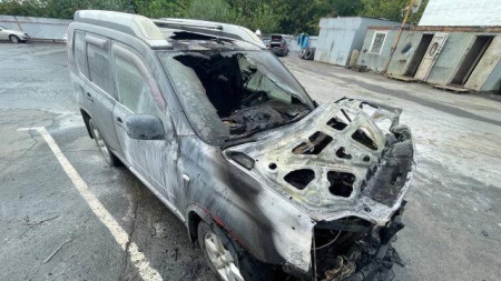 сгоревший автомобиль