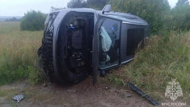 перевернутый автомобиль