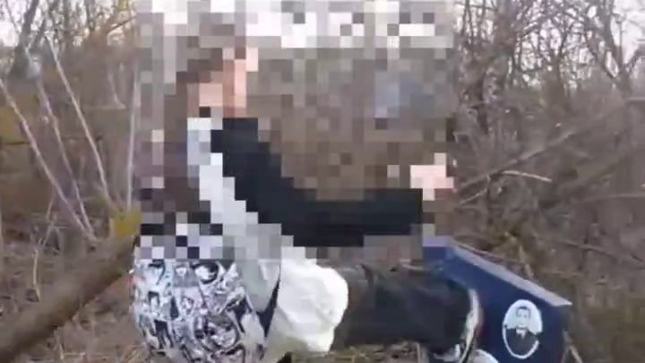 Школьница, пнувшая памятник в Балахне, привлечена к ответственности