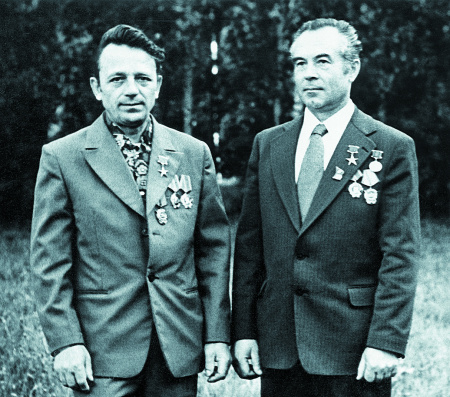Работники «Гидромаша» - Герои Социалистического Труда Алексей Бодров (слева) и Виктор Лапырин