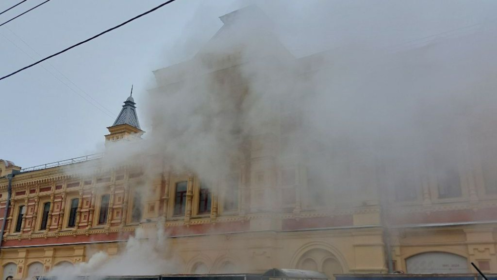 На Нижегородской ярмарке загорелась бытовка
