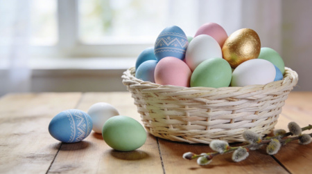 ФАС проверит цены на яйца и молоко в сетях перед Пасхой