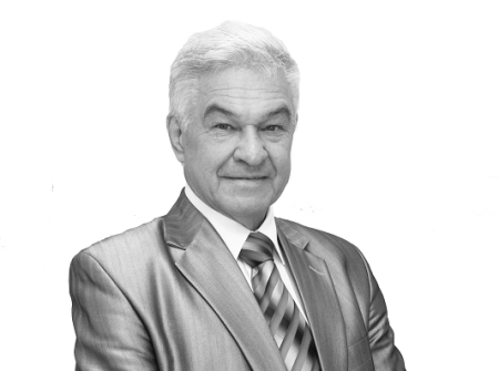 Олег Колобов