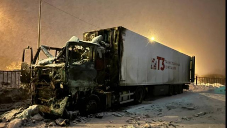 сгоревший автомобиль