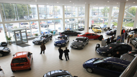 Продажи новых автомобилей в России сократились до 732 млрд рублей в первом квартале 2025 года