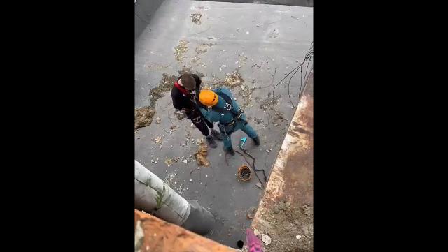 подростки на крыше