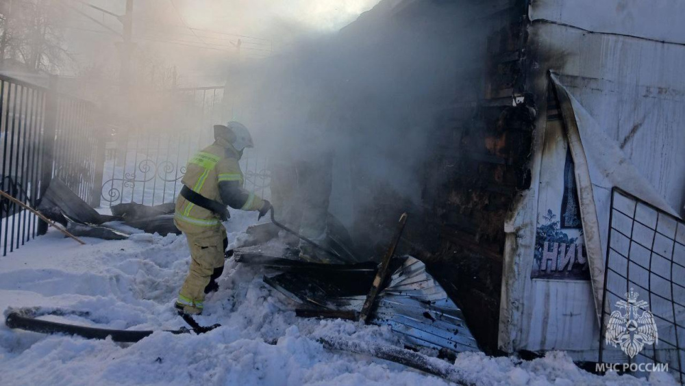 На Кстовском рынке потушили пожар на 120 кв. м — обошлось без пострадавших