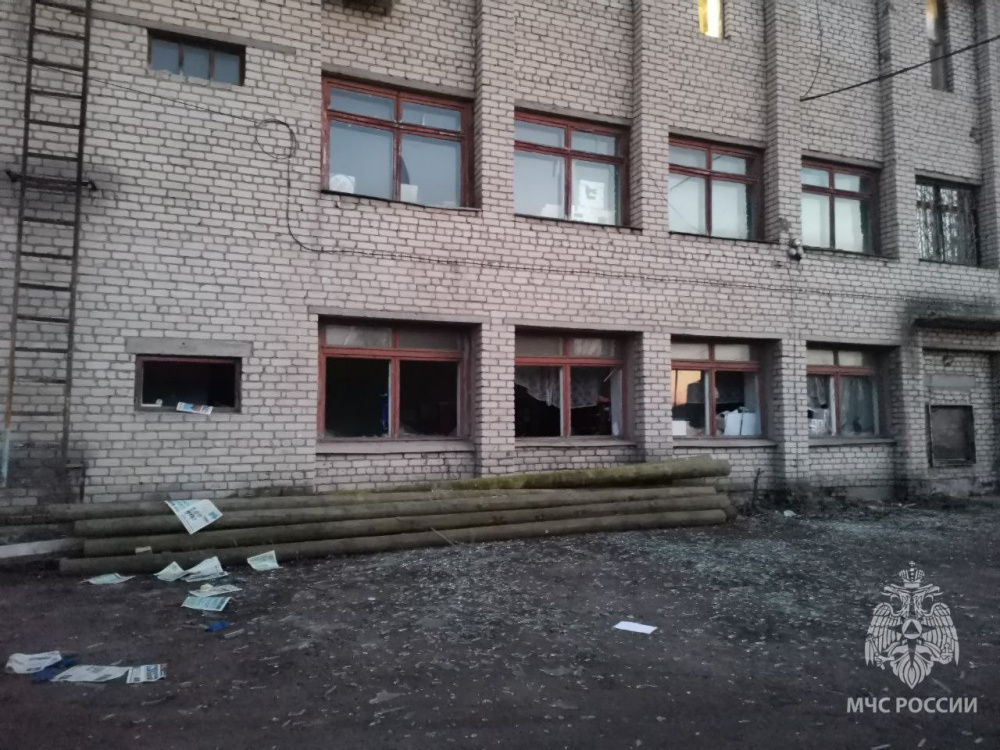 Административное здание повреждено взрывом в Перевозе