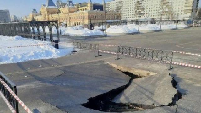 провал у Нижегородской ярмарки