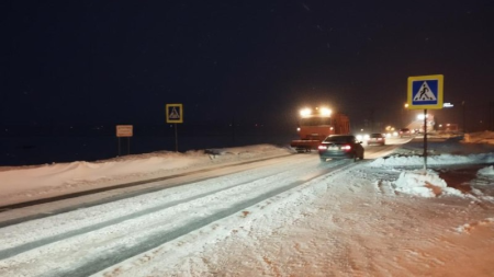 Дорогу на дамбе Нижегородской ГЭС расчистили от снега