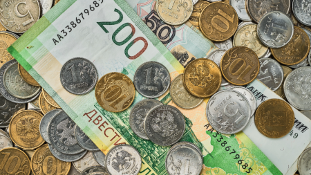 Денежные купюры и монеты