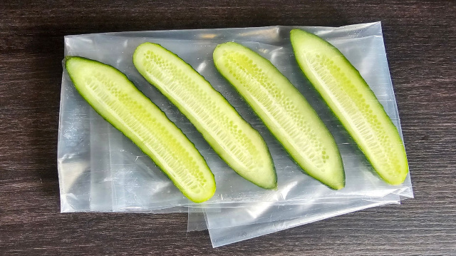 Нижегородские ученые разработали антимикробную плёнку для хранения продуктов