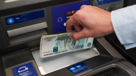 Экономист ВТБ спрогнозировал курс рубля выше 80 за доллар в июне-июле