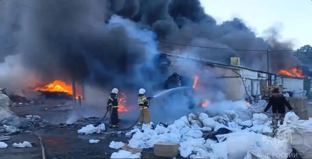 пожар на базе вторичного сырья