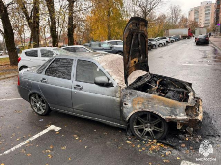 сгоревший автомобиль