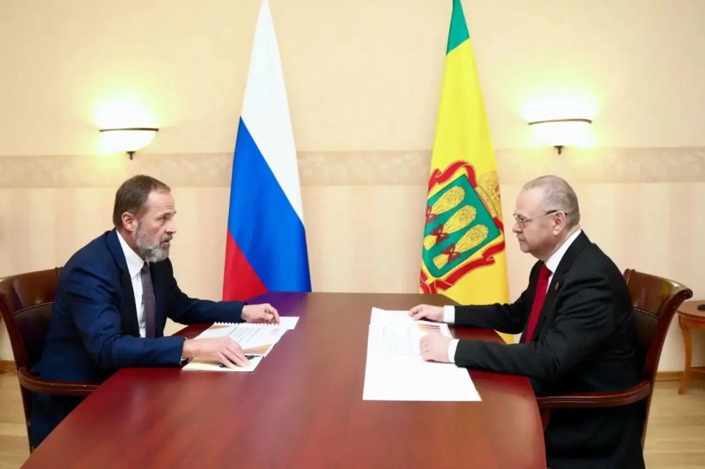 Встреча Олега Мельниченко и полпреда Игоря Комарова