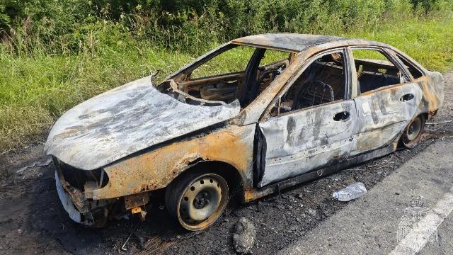сгоревший автомобиль