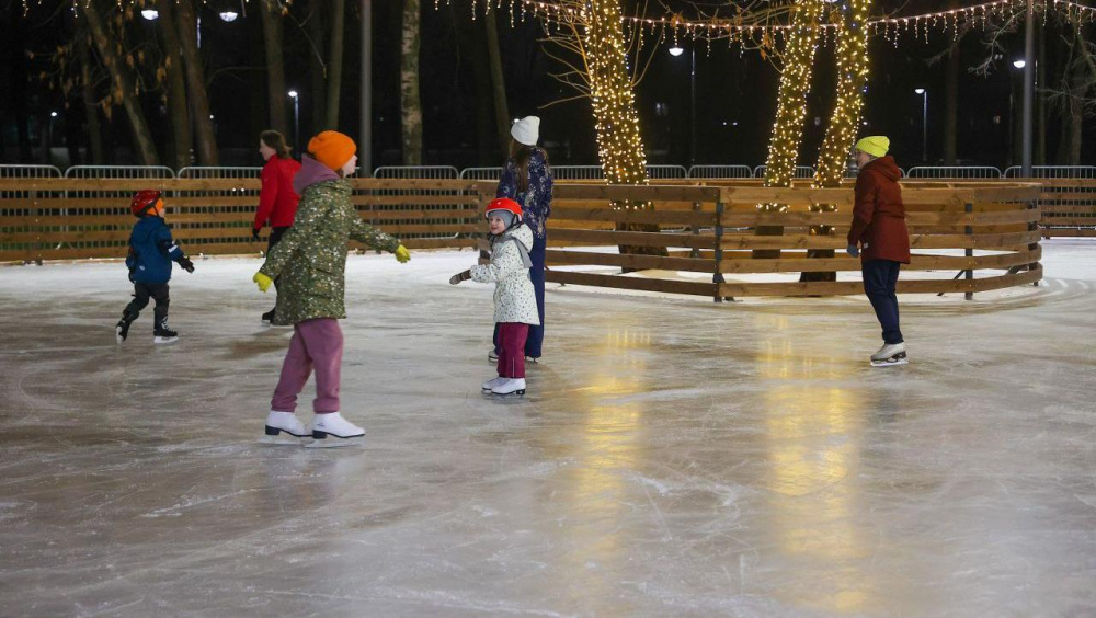 В Нижнем Новгороде открылся ледовый каток в парке имени 1 Мая