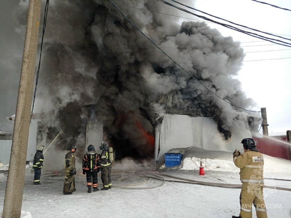 В Балахнинском округе загорелся цех по производству свечей на 900 кв. м