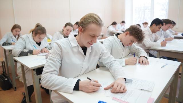 студенты-медики