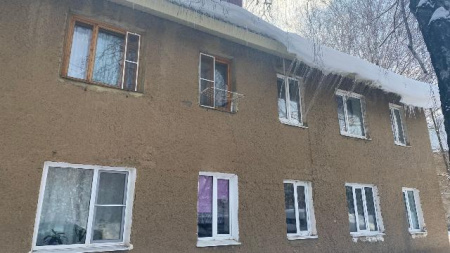 снег на крыше