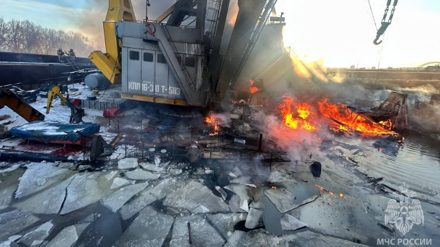 Транспортная прокуратура проводит проверку по факту возгорания плавкрана на Бору