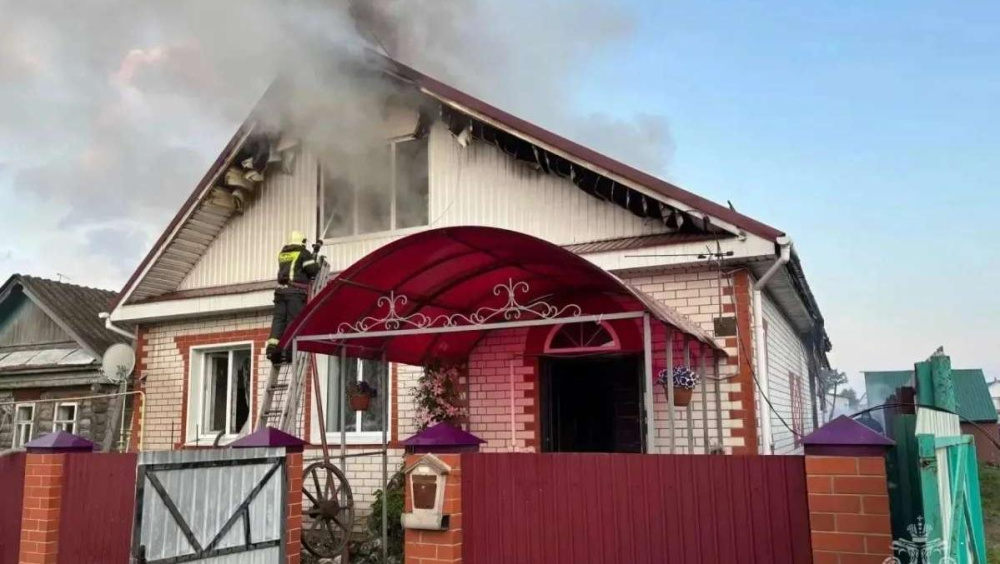 Два человека погибли при пожаре в частном доме в Нижегородской области
