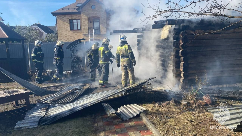 Пожар в Верхних Печёрах: баня сгорела, пострадавших нет