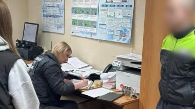 сотрудник госавтоинспекции