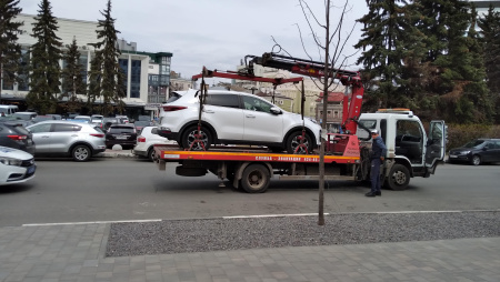 В Нижнем Новгороде с марта вынесли 2,7 тыс. штрафов за парковку на газонах