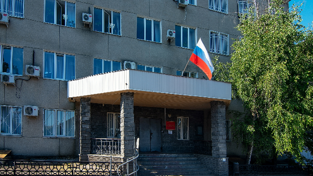 Суд