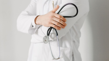 Работник «Синтез-ПКЖ» получил тяжелые травмы при загрузке смесителя карбонильным железом