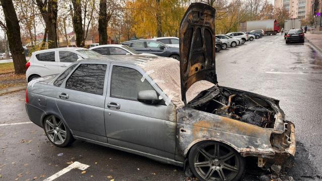 сгоревший автомобиль