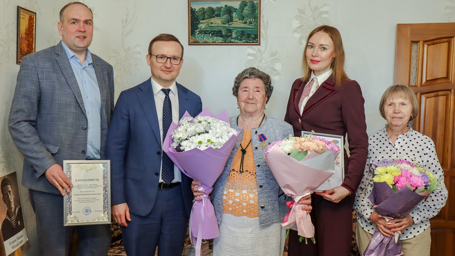 Энергетики «Т Плюс» поздравили с 80-летием Победы Капитолину Егорову 